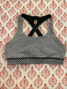 Lululemon Black & White Patterned Crossback Sports Bra